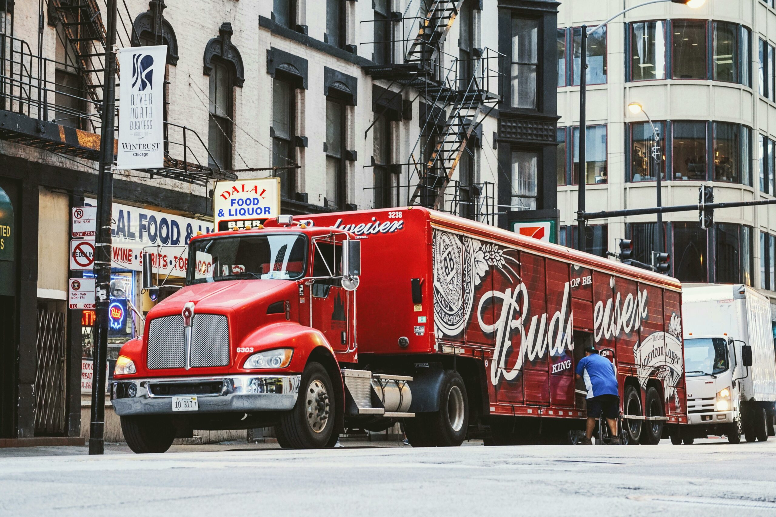 Roter Budweiser Trailer Truck